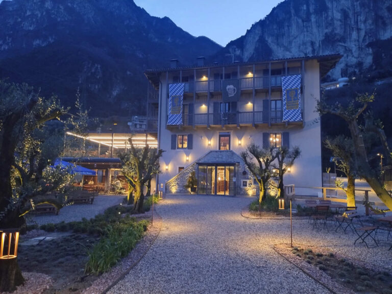 Strutture-Ricettive-GardaStube-Riva-del-Garda(TN)-Copertina-tramonto